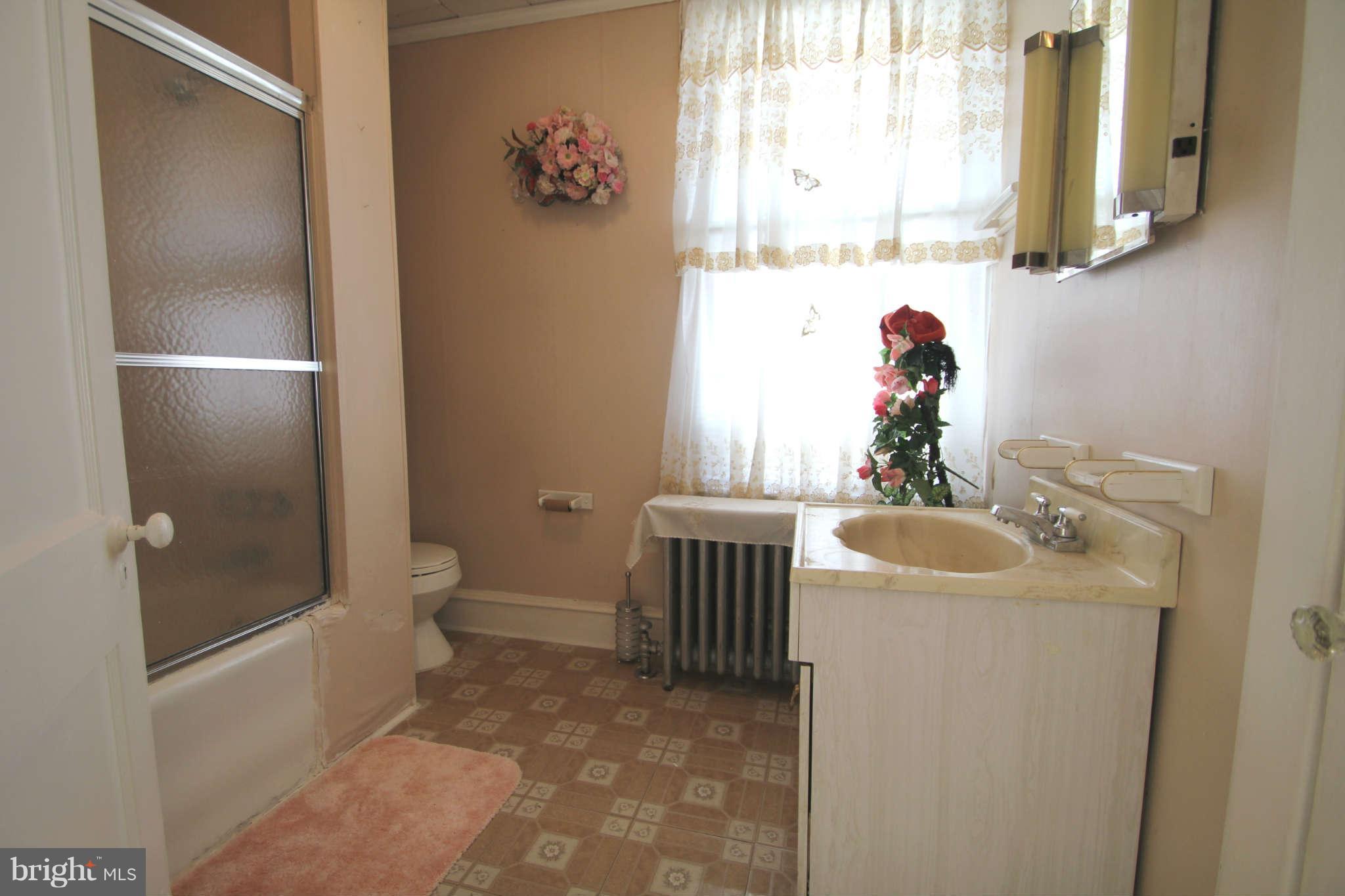 6833 Holabird Avenue Baltimore, MD 21222 - Photo 13 of 25 Bath