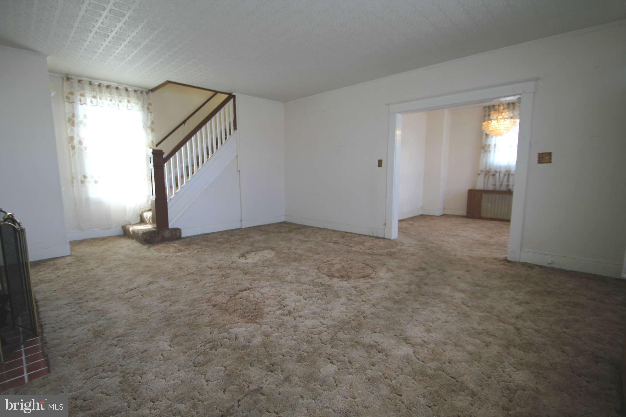 6833 Holabird Avenue Baltimore, MD 21222 - Photo 3 of 25 Living Room