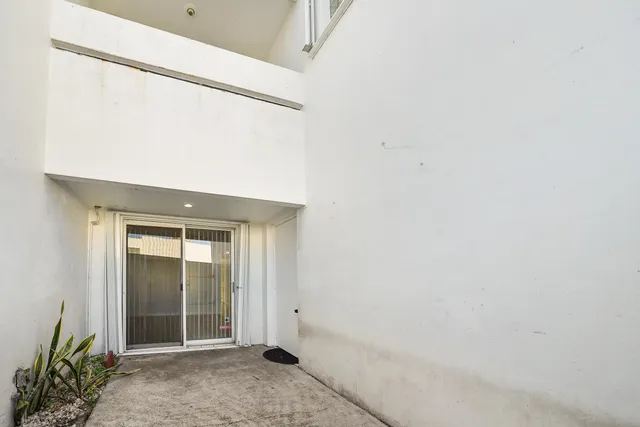 $2,175 | 5070 Elmhurst Road, Unit F, West Palm Beach, FL 33417