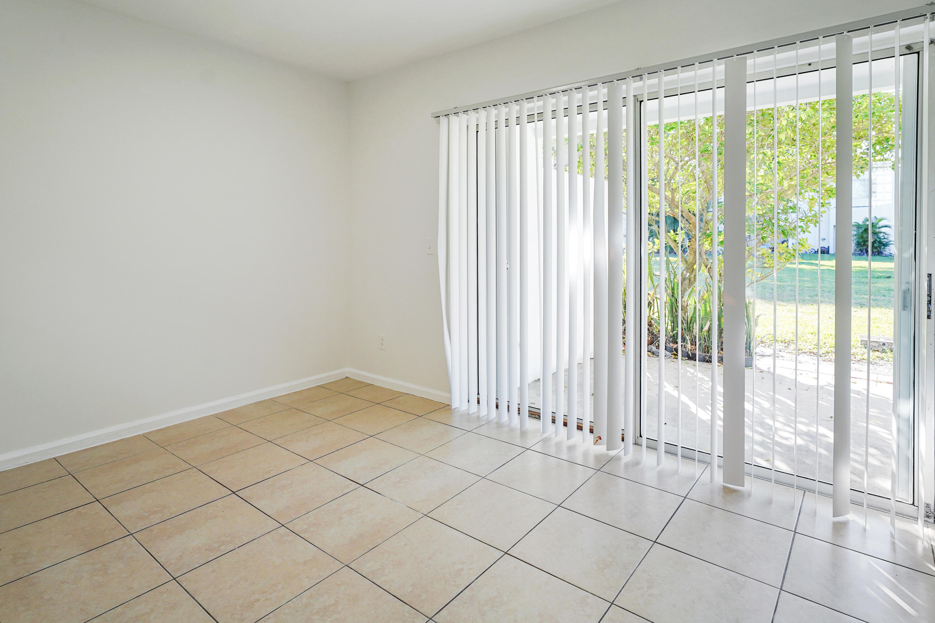 5070 Elmhurst Road, Unit F West Palm Beach, FL 33417 - Photo 7 of 16 5070 Elmhurst 2026 (6)