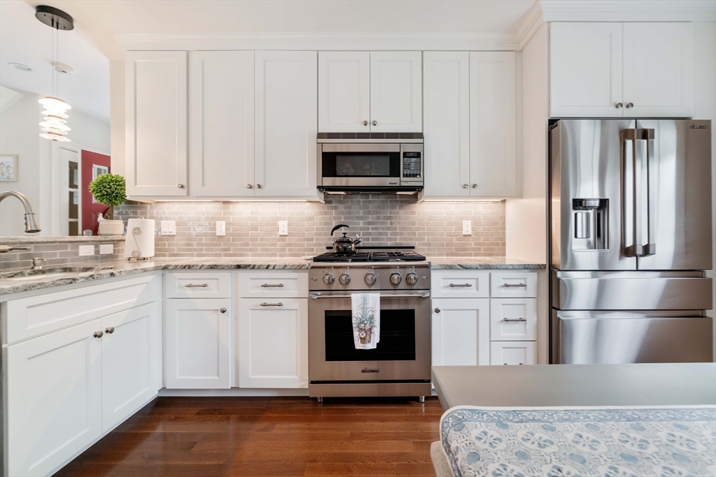 23 Cottage Lane Mashpee, MA 02649 - Photo 7 of 39