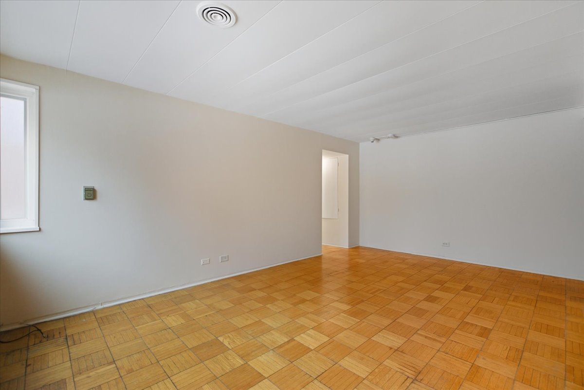 7206 Oak Avenue, Unit 1SW River Forest, IL 60305 - Photo 5 of 11