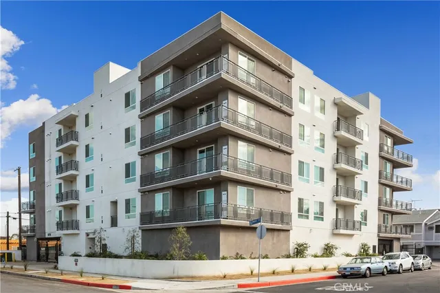 $2,685 | 11714 Archwood Street, Unit 206, North Hollywood, CA 91606