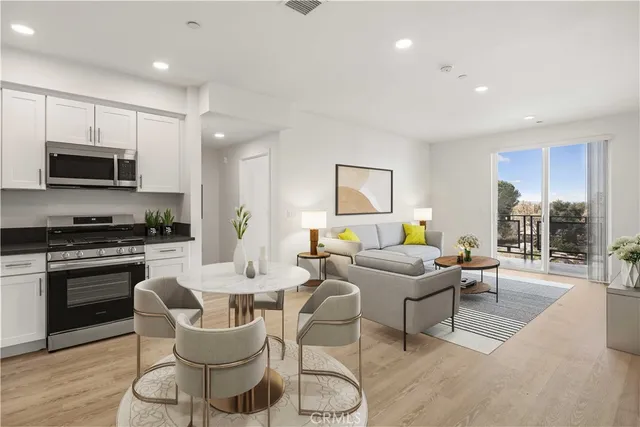 $2,685 | 11714 Archwood Street, Unit 206, North Hollywood, CA 91606