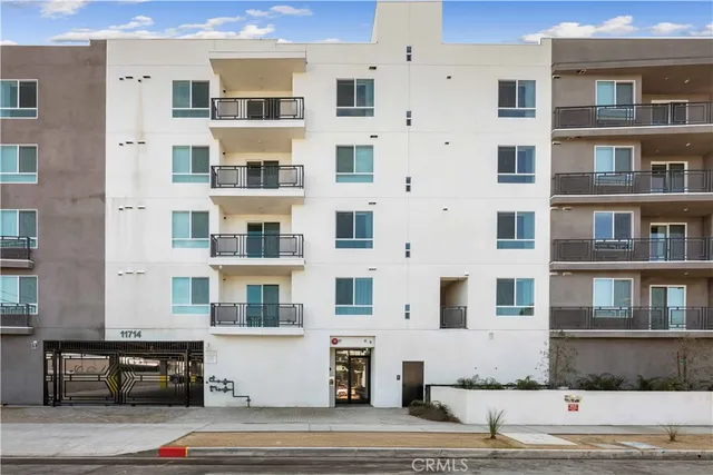$2,685 | 11714 Archwood Street, Unit 206, North Hollywood, CA 91606