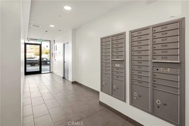 $2,685 | 11714 Archwood Street, Unit 206, North Hollywood, CA 91606