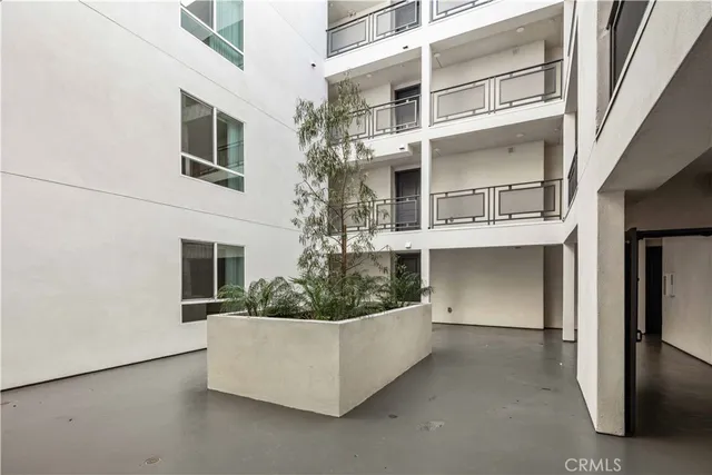 $2,685 | 11714 Archwood Street, Unit 206, North Hollywood, CA 91606