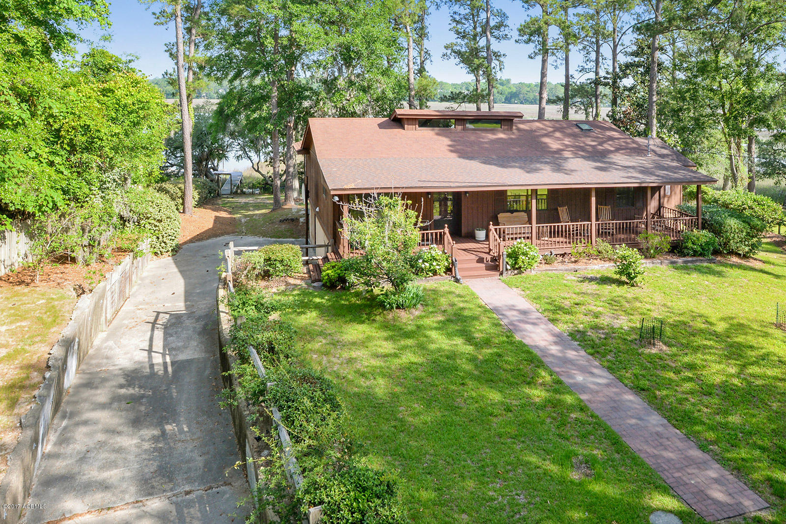 6092 Vaux Road Beaufort, SC 29906 - Photo 1 of 26 001_1600x1067_mls