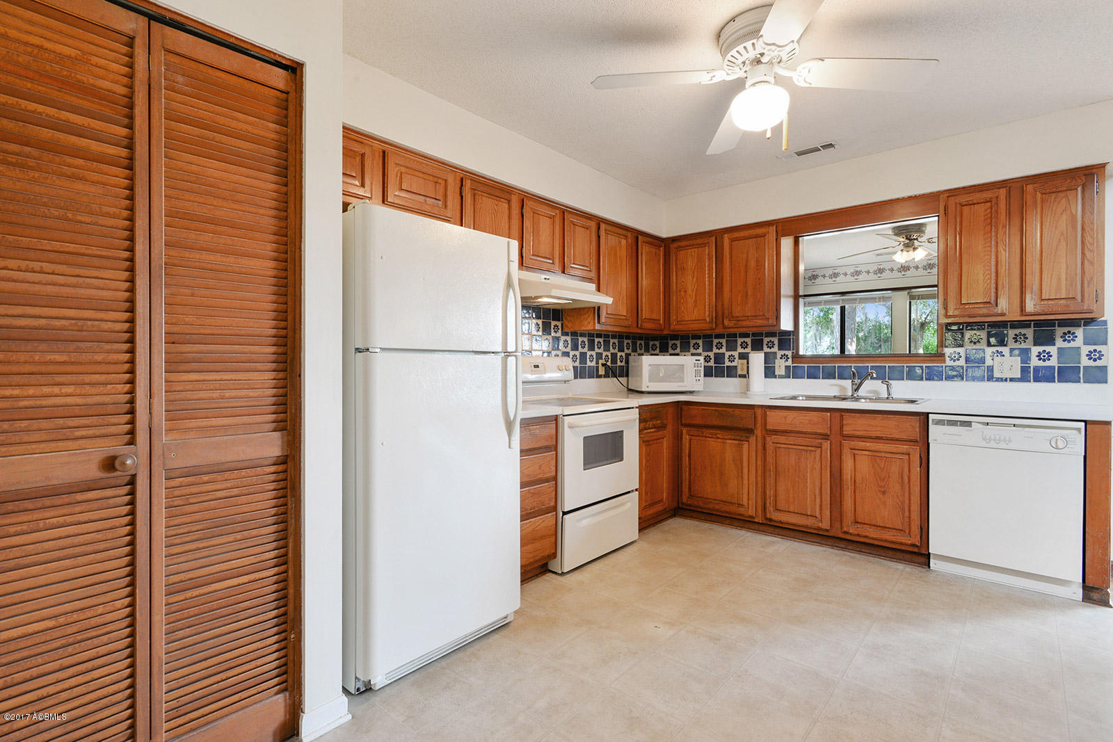 6092 Vaux Road Beaufort, SC 29906 - Photo 14 of 26 007_1600x1067_mls