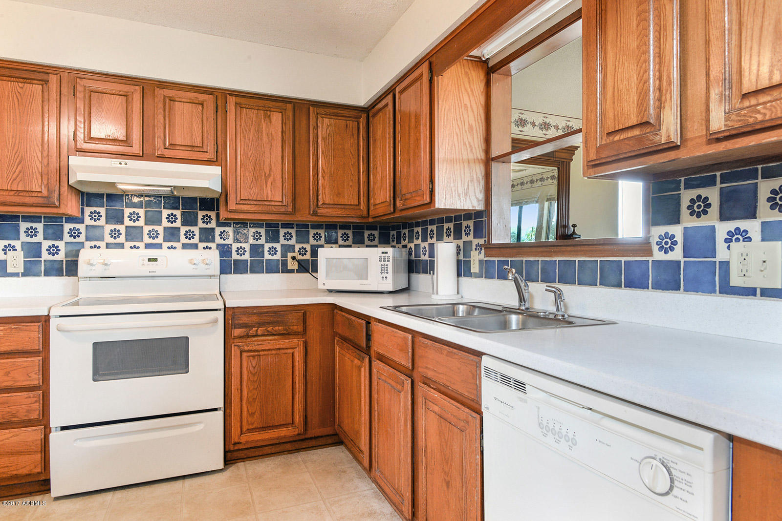 6092 Vaux Road Beaufort, SC 29906 - Photo 15 of 26 008_1600x1067_mls
