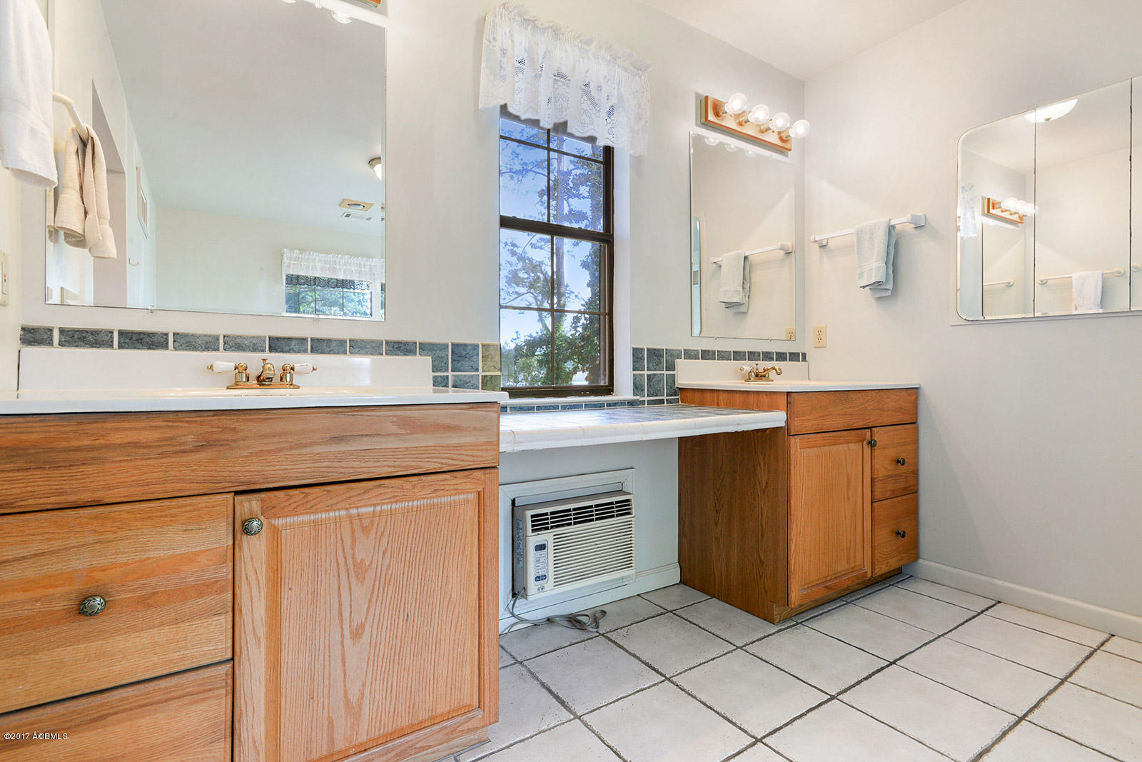 6092 Vaux Road Beaufort, SC 29906 - Photo 18 of 26 011_1600x1067_mls
