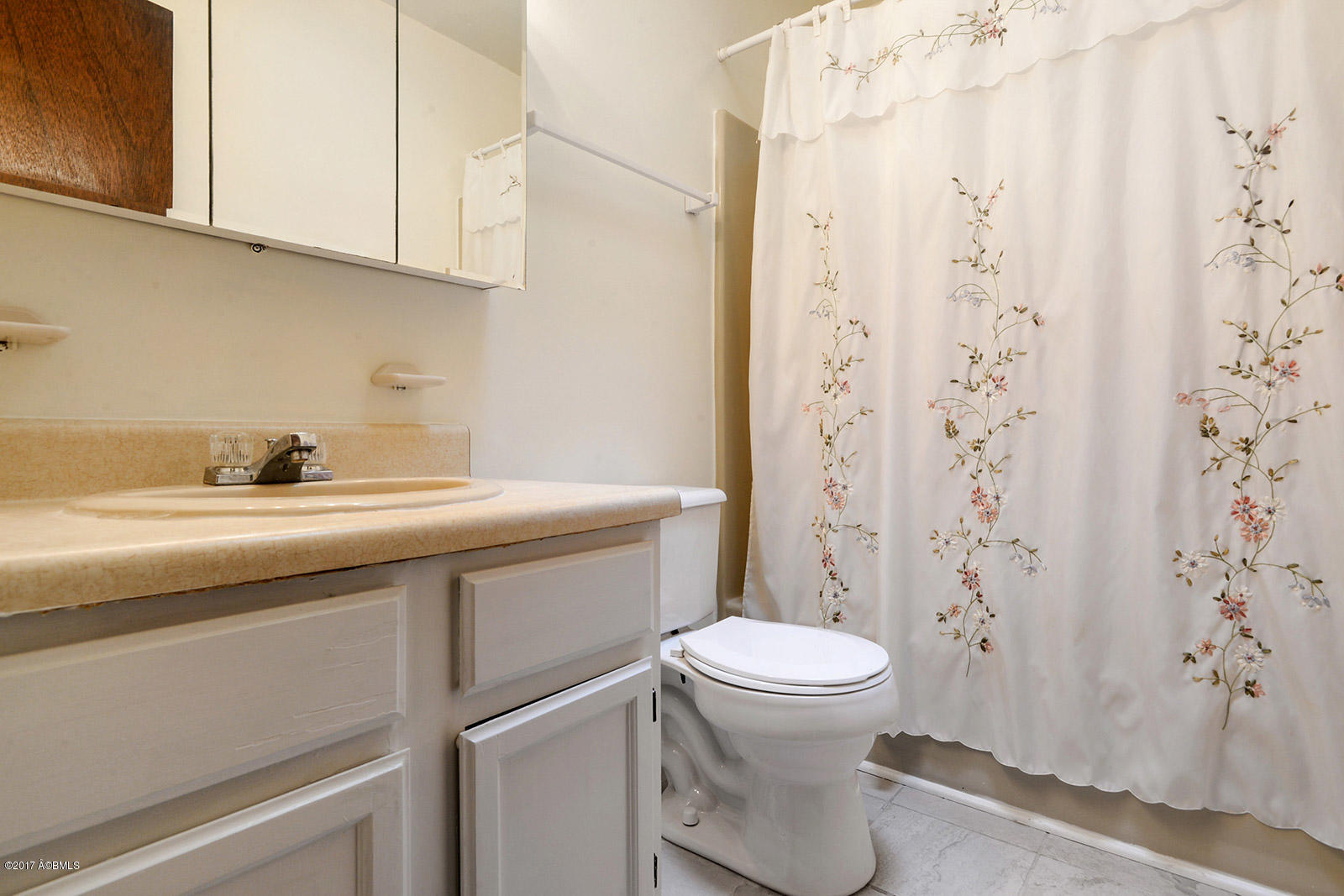 6092 Vaux Road Beaufort, SC 29906 - Photo 23 of 26 016_1600x1067_mls