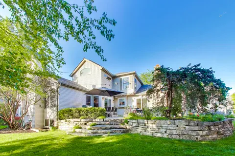 $749,900 | 845 Saugatuck Trail, Vernon Hills, IL 60061