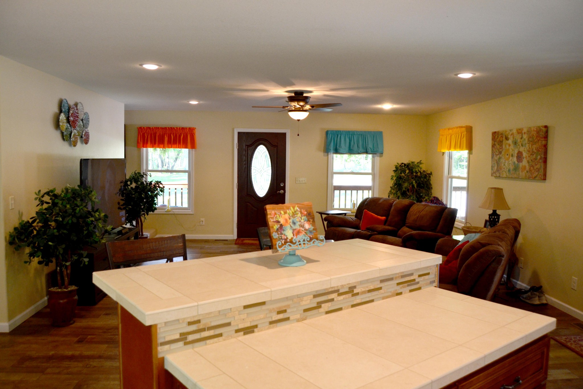 197 Rogers Road Crossville, TN 38571 - Photo 10 of 39 a bed room with a bed mirror and a desk