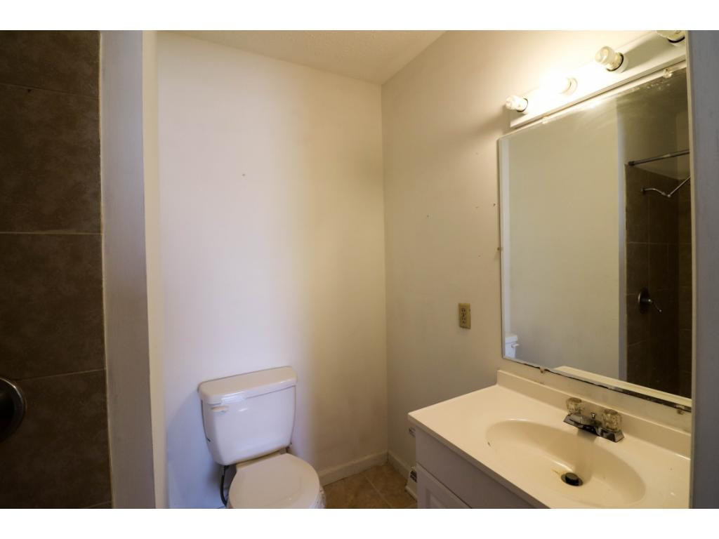 392 Cedar Branch Road Kingsport, TN 37664 - Photo 17 of 36 Master Bathroom