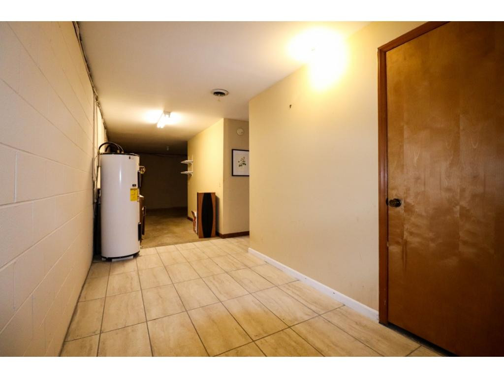 392 Cedar Branch Road Kingsport, TN 37664 - Photo 18 of 36 Basement Hallway