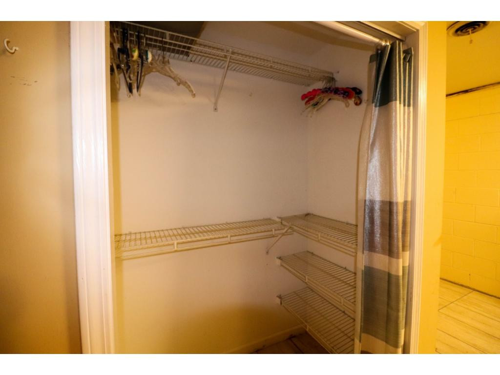 392 Cedar Branch Road Kingsport, TN 37664 - Photo 21 of 36 Closet
