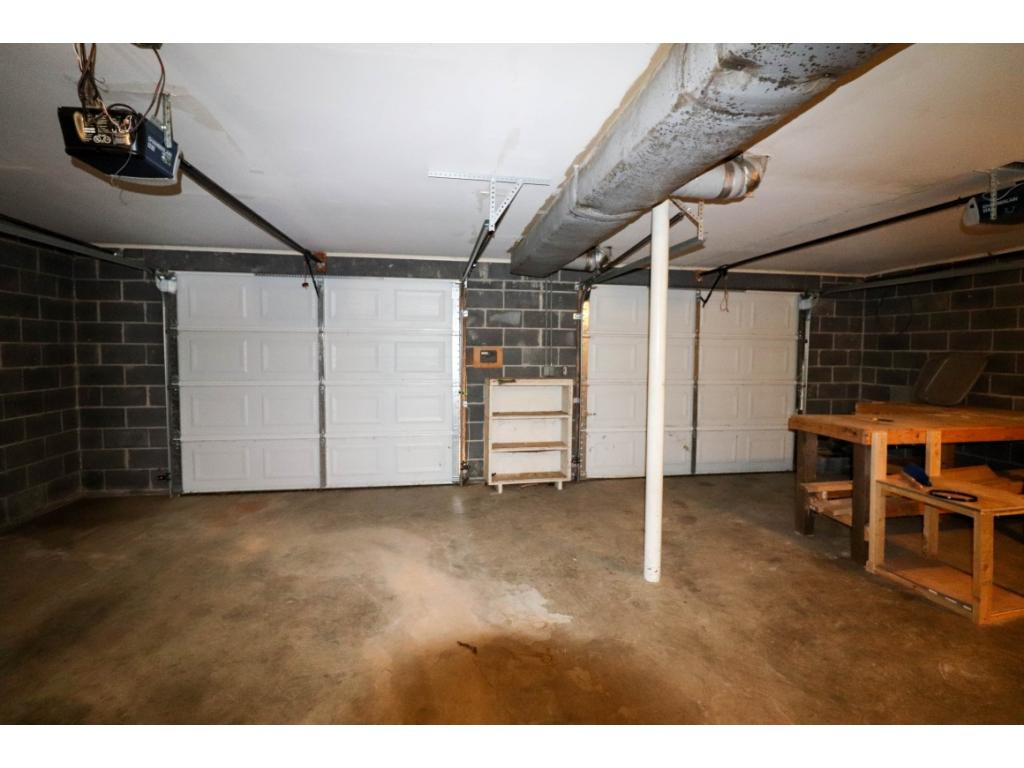 392 Cedar Branch Road Kingsport, TN 37664 - Photo 24 of 36 2 Car Garage