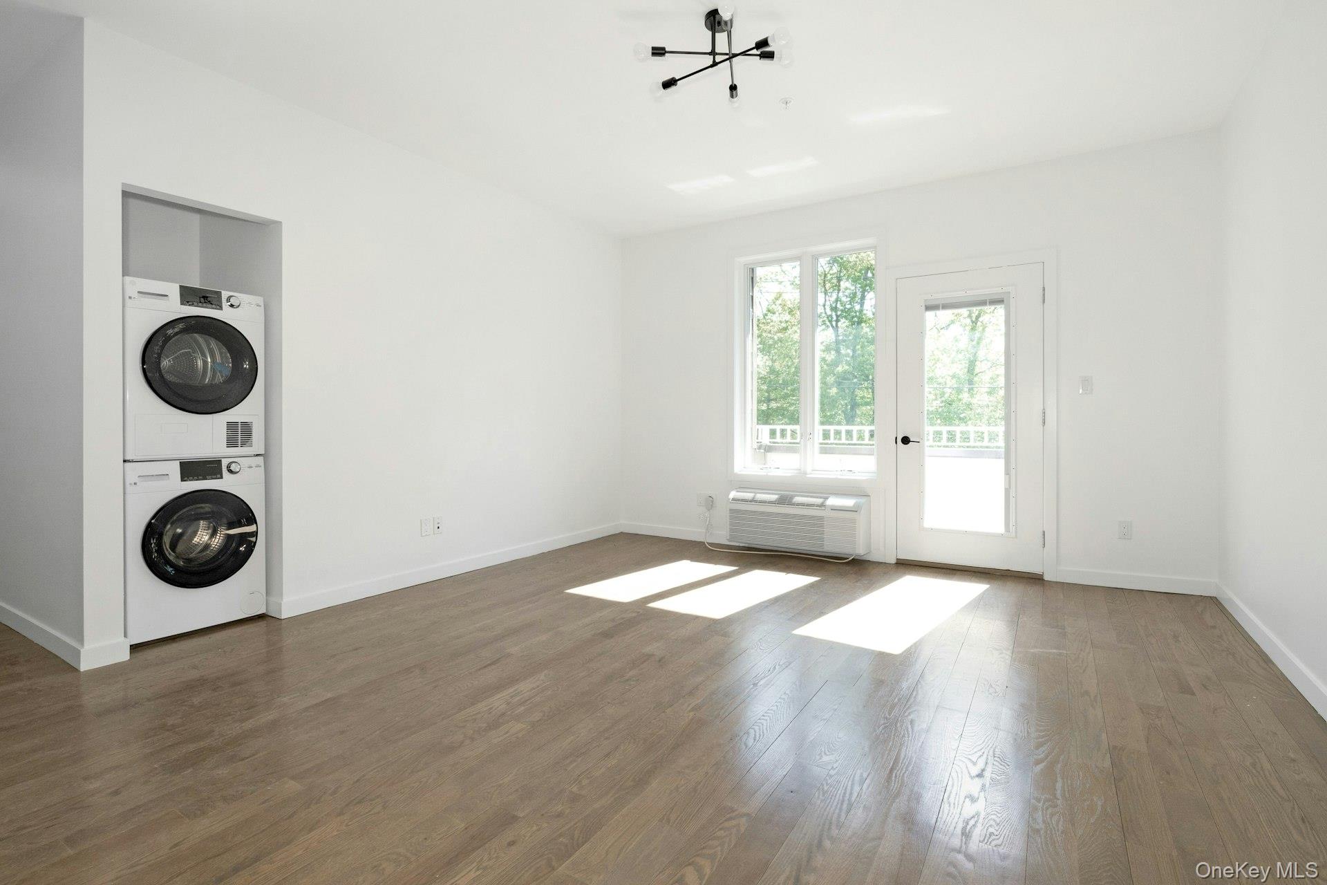 962 Rte 9W, Unit 306 Congers, NY 10920 - Photo 13 of 50 Living room/Laundry area