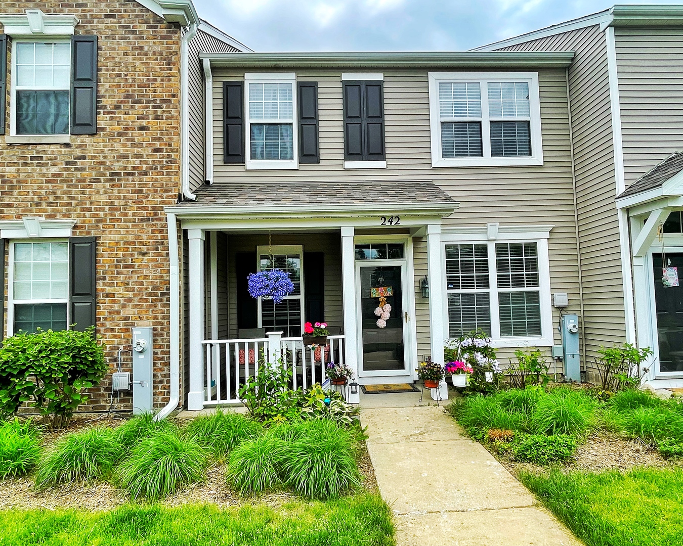 242 Springbrook Trail South Oswego, IL 60543 - Photo 2 of 23
