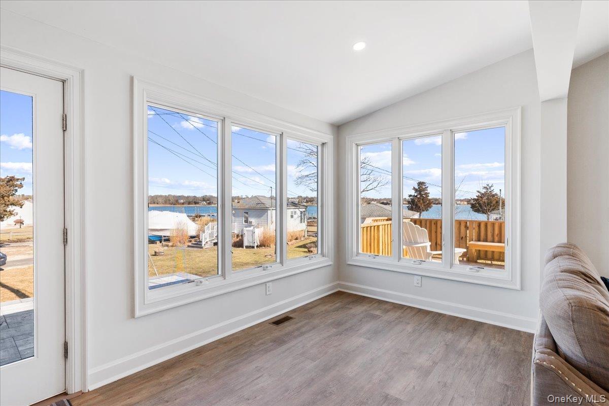 73 West Tiana Road, Unit 11 Hampton Bays, NY 11946 - Photo 11 of 19