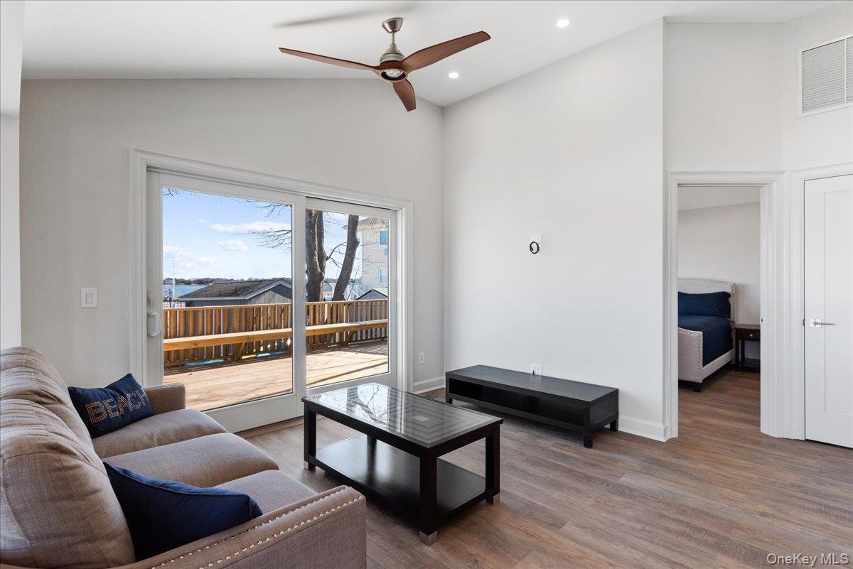 73 West Tiana Road, Unit 11 Hampton Bays, NY 11946 - Photo 12 of 19