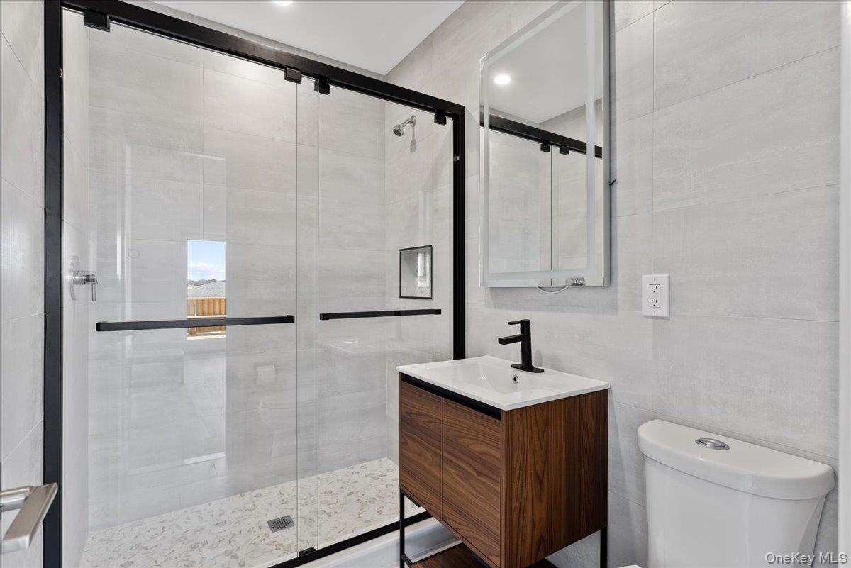 73 West Tiana Road, Unit 11 Hampton Bays, NY 11946 - Photo 13 of 19