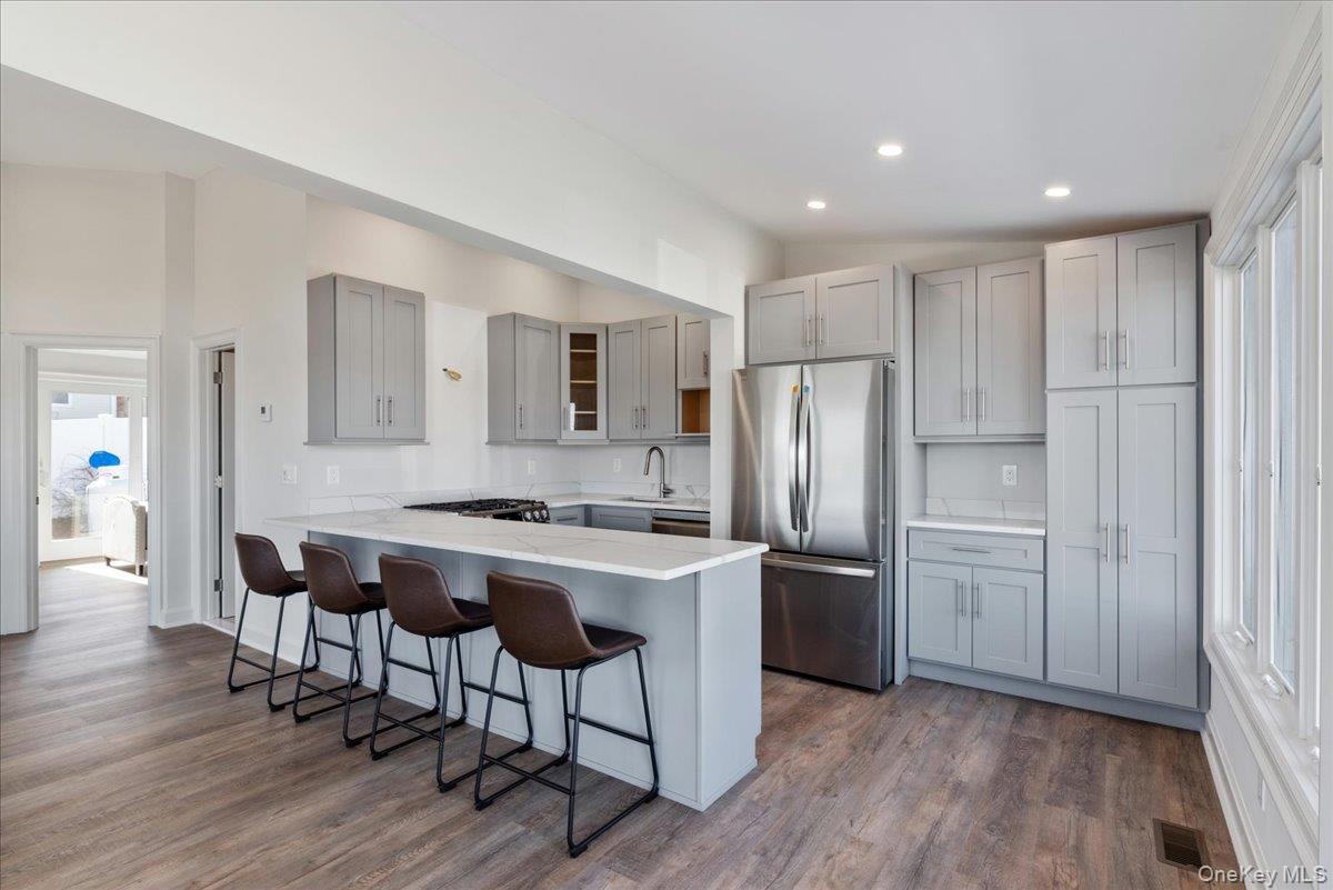 73 West Tiana Road, Unit 11 Hampton Bays, NY 11946 - Photo 3 of 19