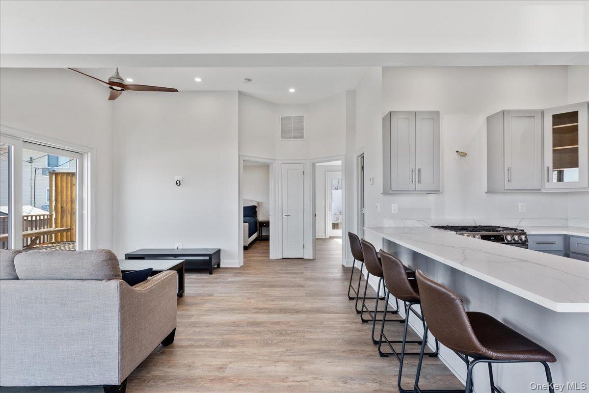 73 West Tiana Road, Unit 11 Hampton Bays, NY 11946 - Photo 4 of 19