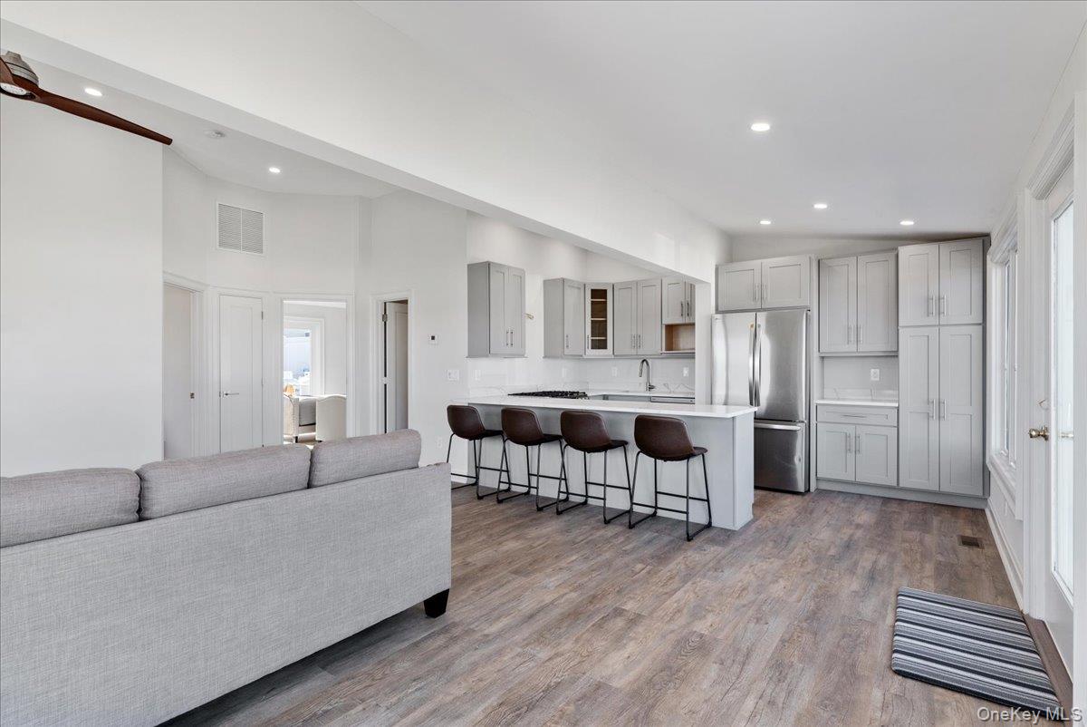 73 West Tiana Road, Unit 11 Hampton Bays, NY 11946 - Photo 5 of 19