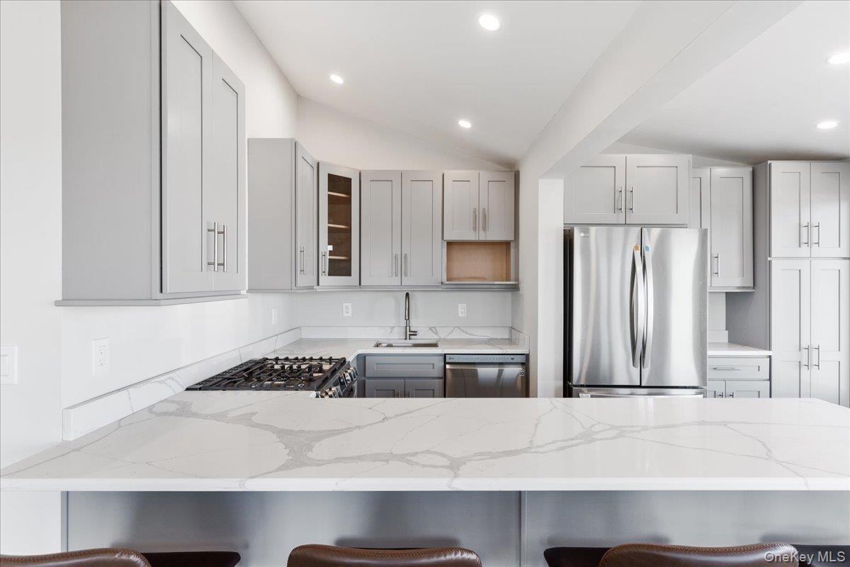 73 West Tiana Road, Unit 11 Hampton Bays, NY 11946 - Photo 7 of 19