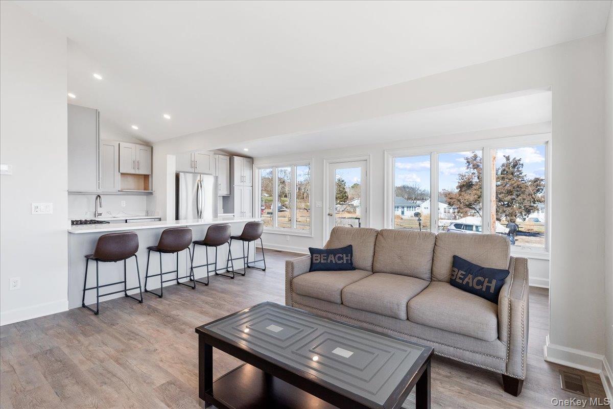 73 West Tiana Road, Unit 11 Hampton Bays, NY 11946 - Photo 10 of 19