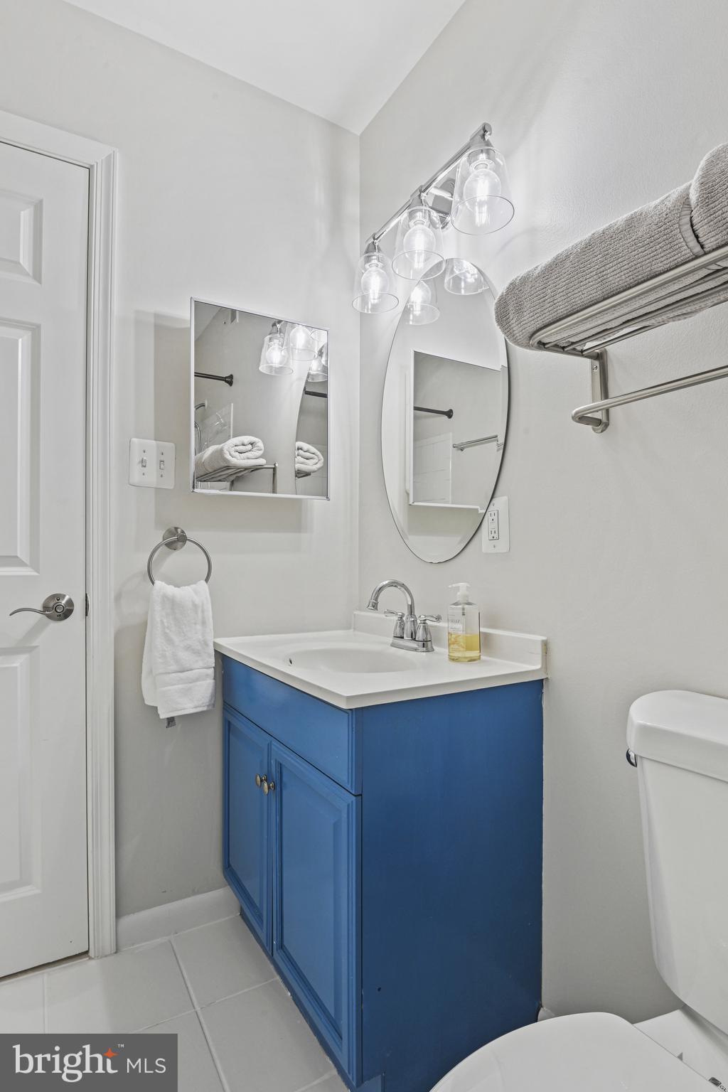 2402 Cloudcroft Square Reston, VA 20191 - Photo 28 of 40 Hall Full Bath
