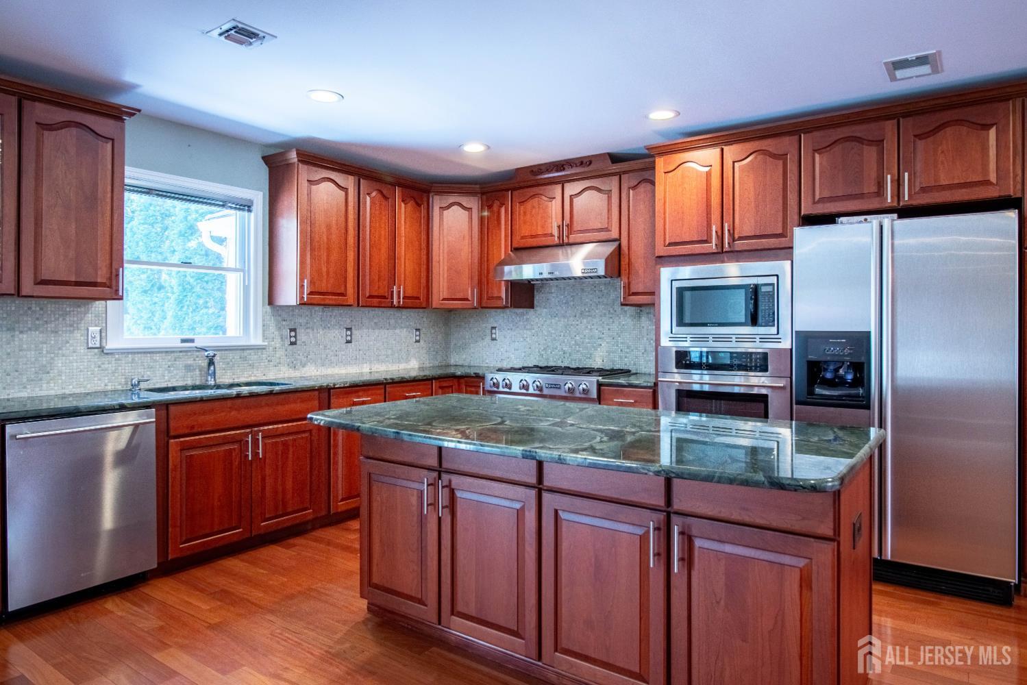 142 Monmouth Road Monroe Township, NJ 08831 - Photo 8 of 37