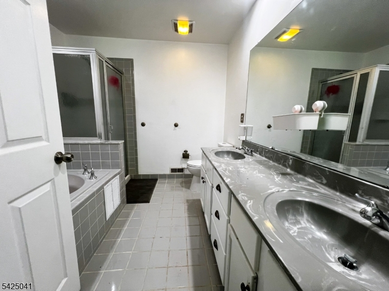 205 Crown Point Road Parsippany, NJ 07054 - Photo 4 of 23