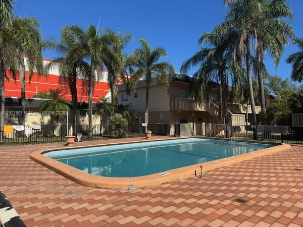 $185,000 | 1350 Northeast 119th Street, Unit 135025, Miami, FL 33161