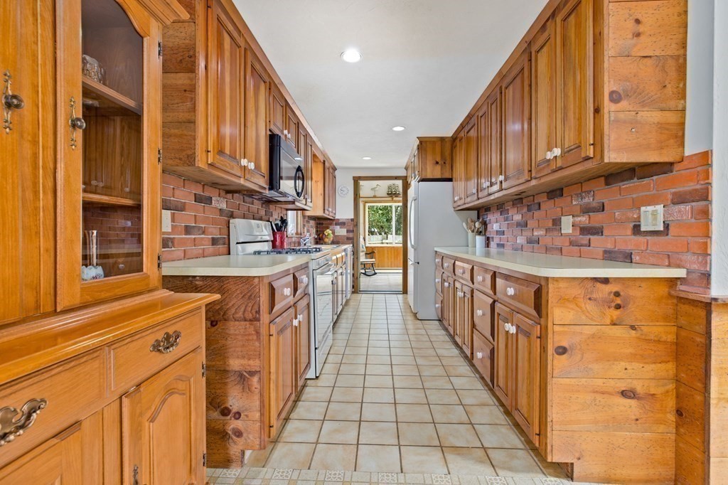 28 Pine Point Road Duxbury, MA 02332 - Photo 8 of 32 Gallery Image 8