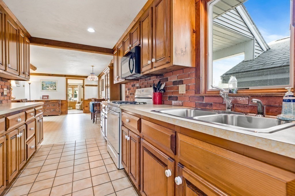 28 Pine Point Road Duxbury, MA 02332 - Photo 9 of 32 Gallery Image 9
