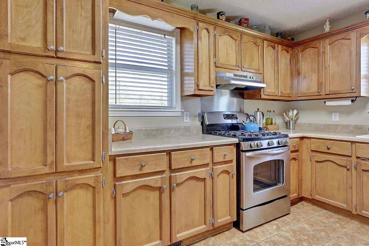 1275 South Barton Road Taylors, SC 29687 - Photo 10 of 36
