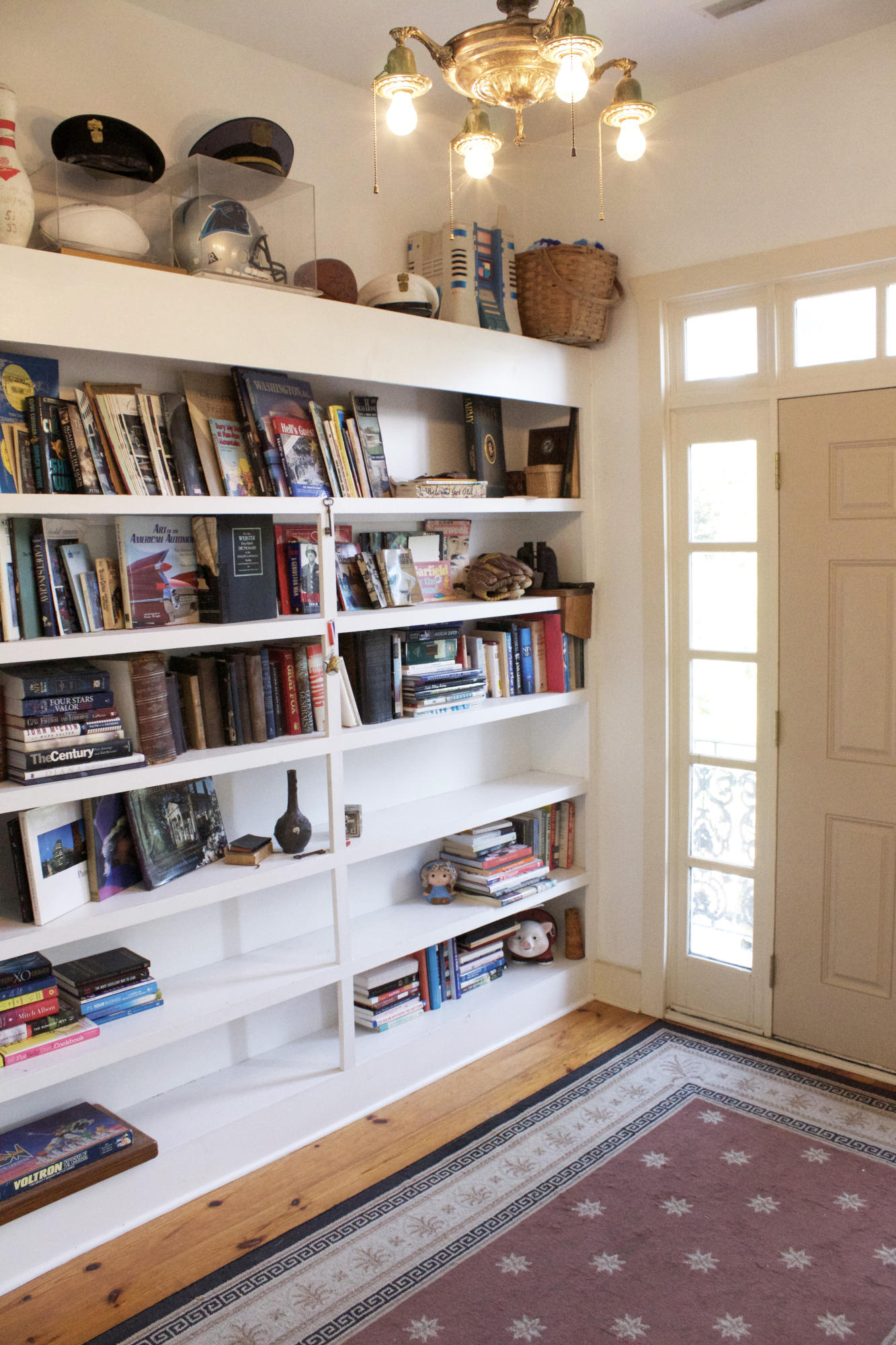 134 Folly Rd Boulevard Charleston, SC 29407 - Photo 22 of 36 bookshelves