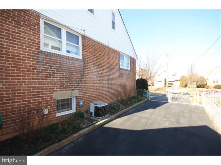 4432 Aberdale Road Philadelphia, PA 19136 - Photo 20 of 25 Exterior Side