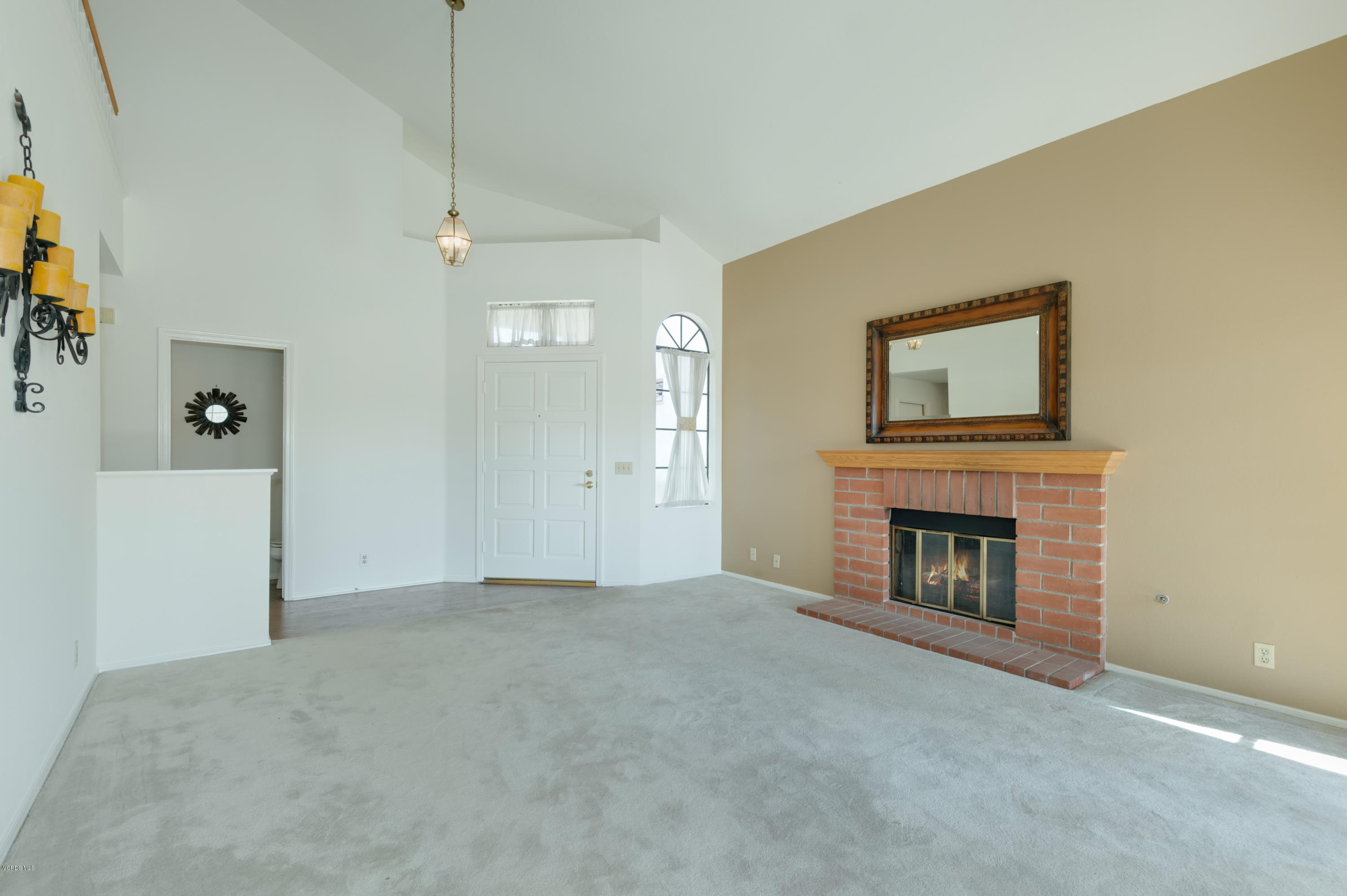 844 Congressional Road Simi Valley, CA 93065 - Photo 17 of 38 a view of empty room with a fireplace