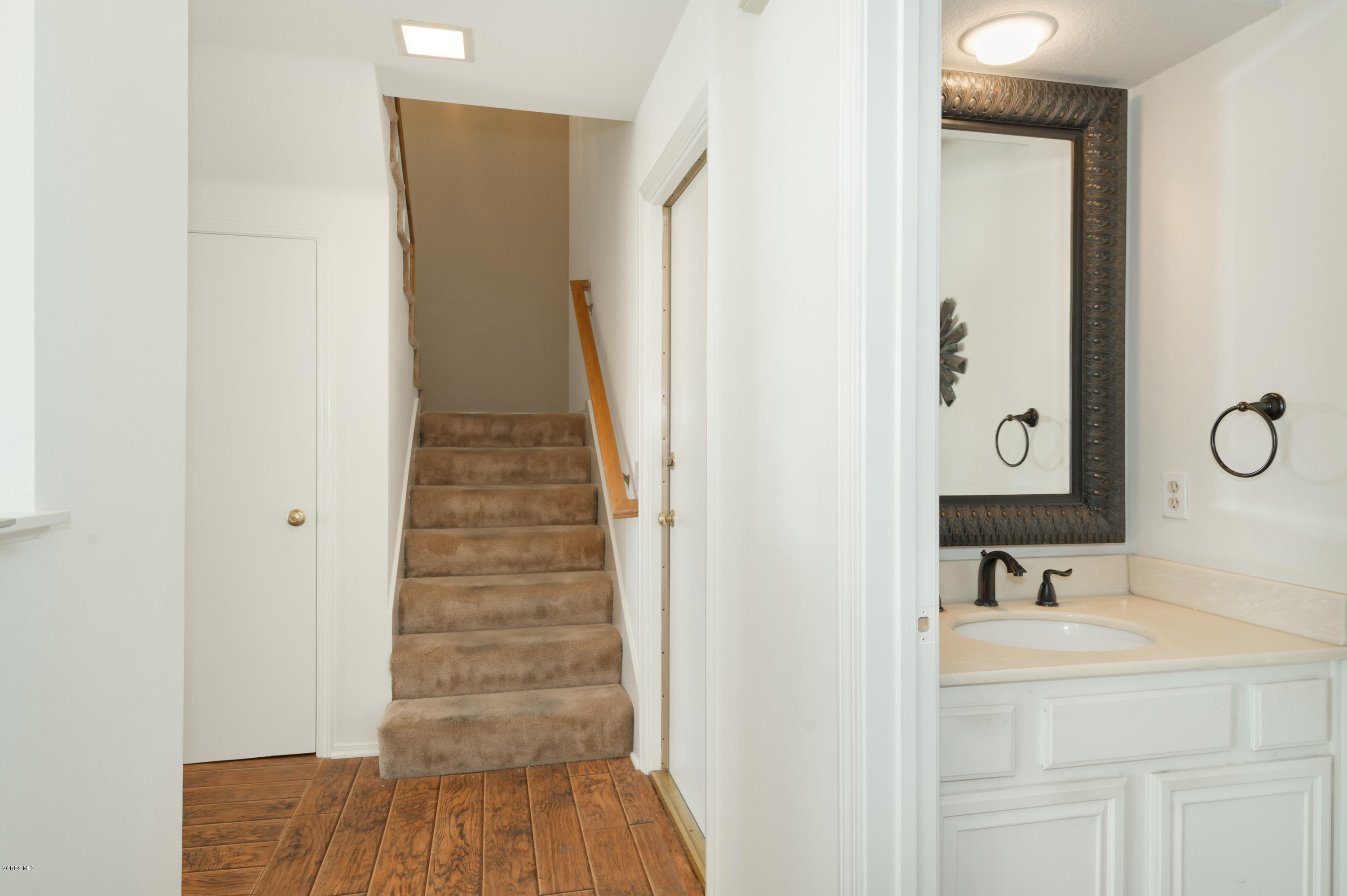 844 Congressional Road Simi Valley, CA 93065 - Photo 23 of 38 a bathroom with a sink and a mirror