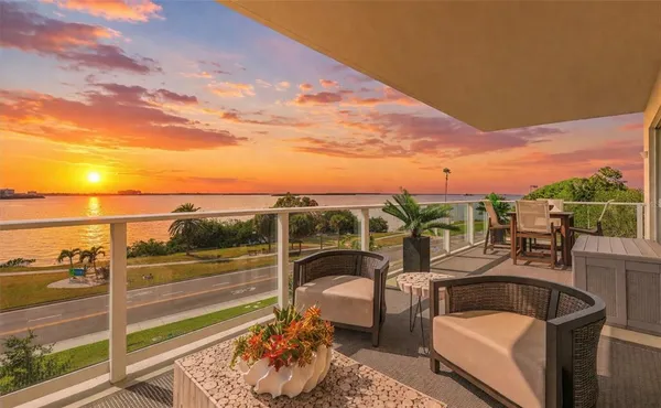 $2,200,000 | 1020 Sunset Point Road, Unit 303, Clearwater, FL 33755