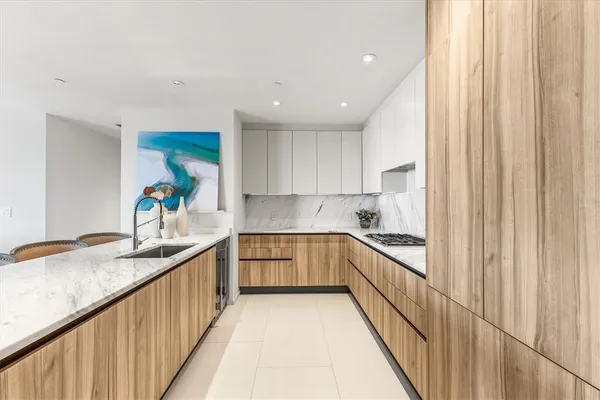 $2,200,000 | 1020 Sunset Point Road, Unit 303, Clearwater, FL 33755