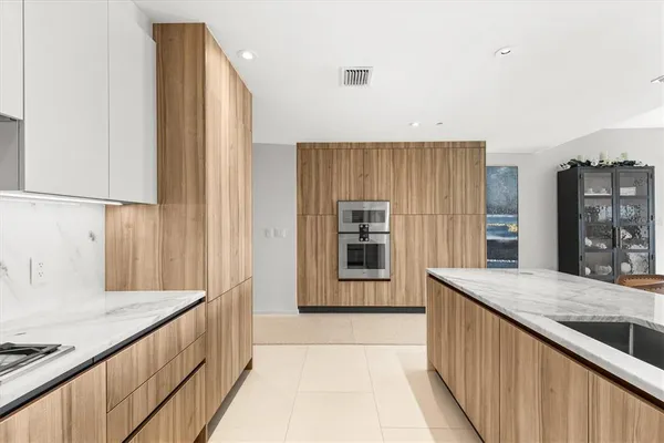 $2,200,000 | 1020 Sunset Point Road, Unit 303, Clearwater, FL 33755