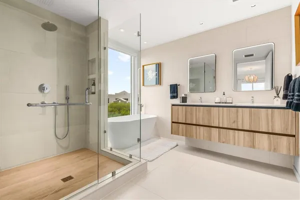 $2,200,000 | 1020 Sunset Point Road, Unit 303, Clearwater, FL 33755