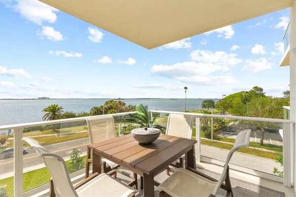$2,200,000 | 1020 Sunset Point Road, Unit 303, Clearwater, FL 33755
