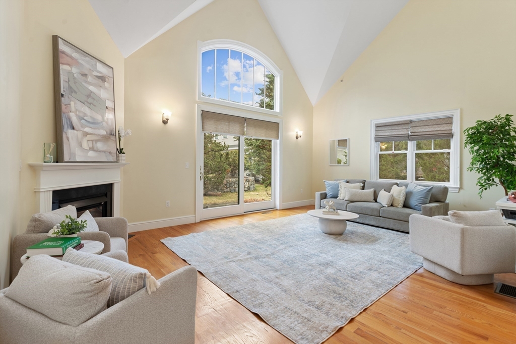 38 Courtyard Place, Unit 38 Lexington, MA 02420 - Photo 3 of 23