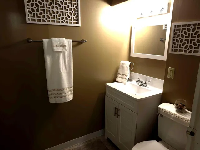 $195,000 | 2104 Falmouth Court, Streamwood, IL 60107